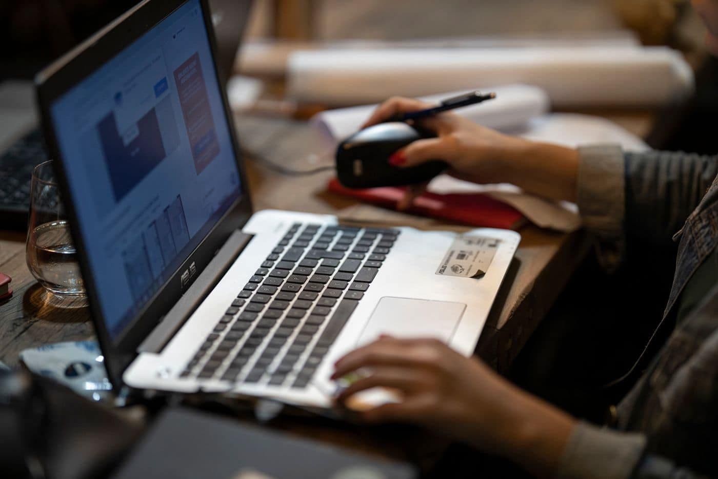 Có nên nâng cấp SSD cho laptop cũ?