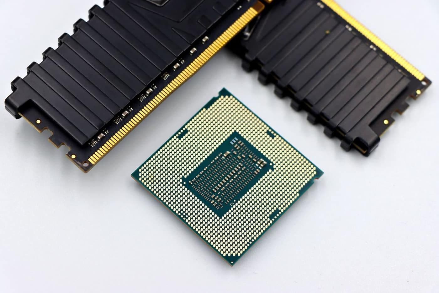 CPU và thanh RAM máy tính