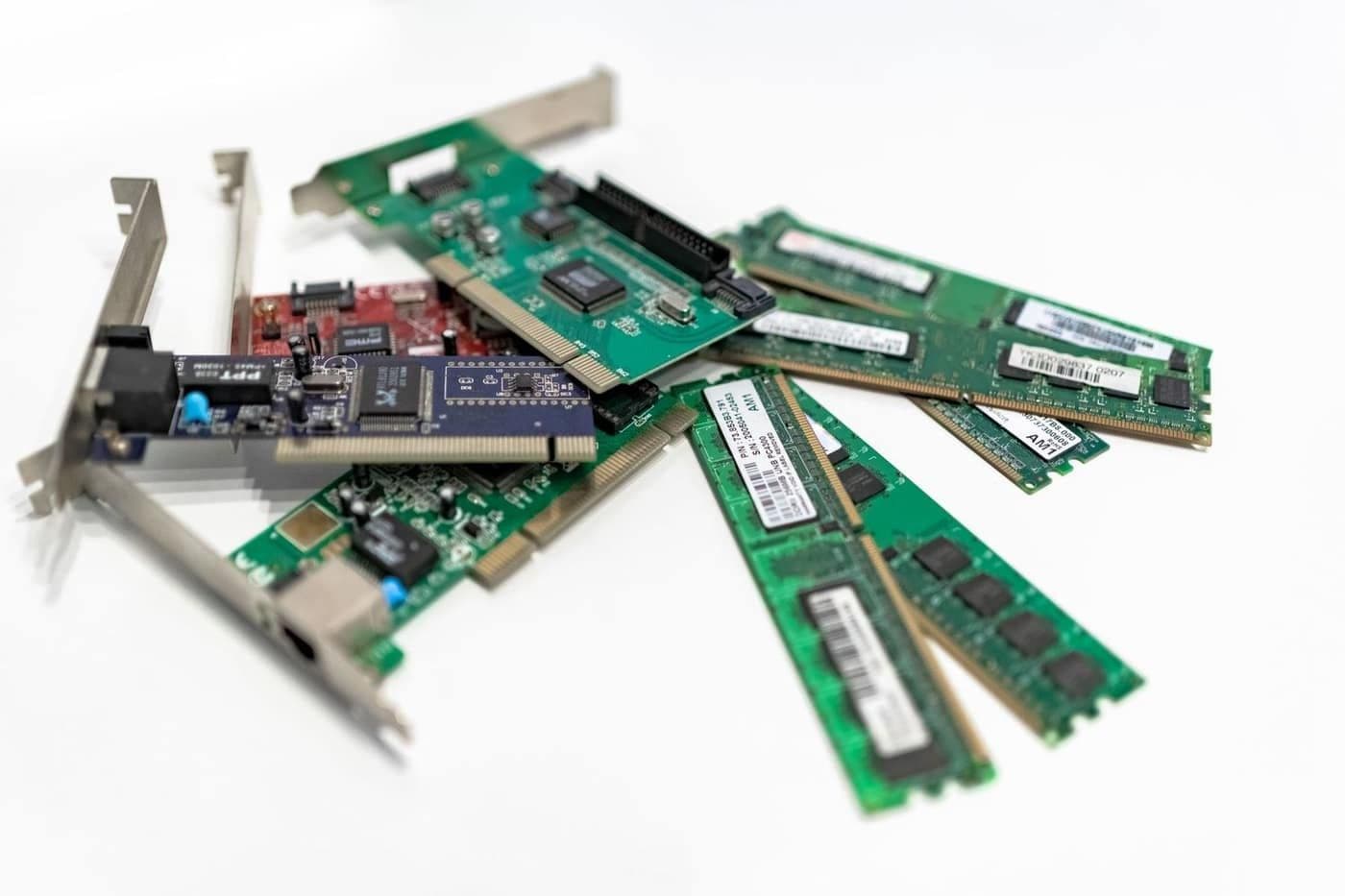 Card mở rộng và RAM máy tính