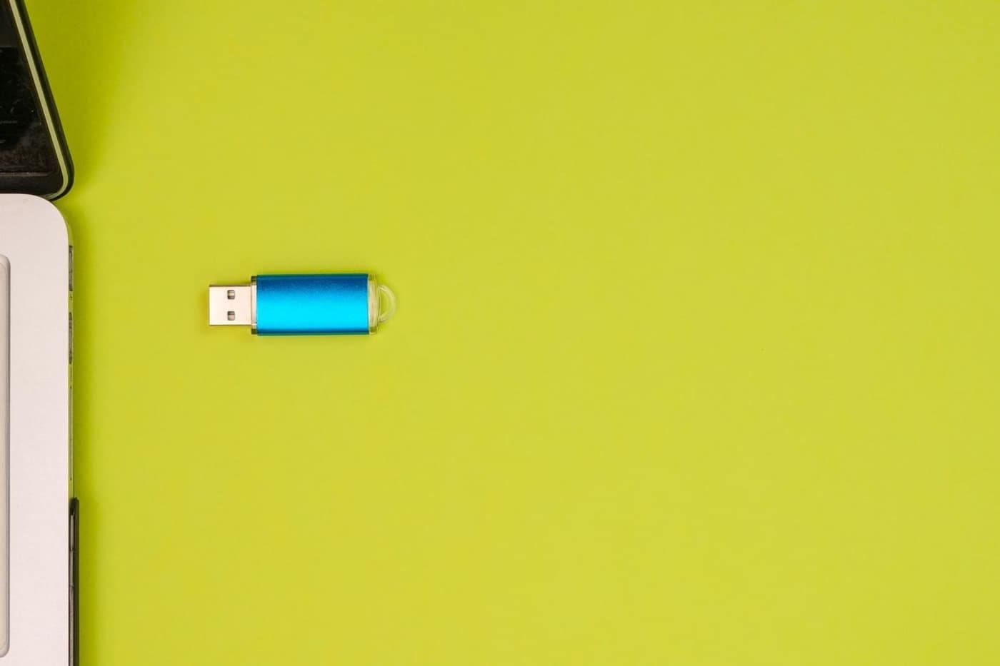 USB dùng để cài đặt hệ điều hành