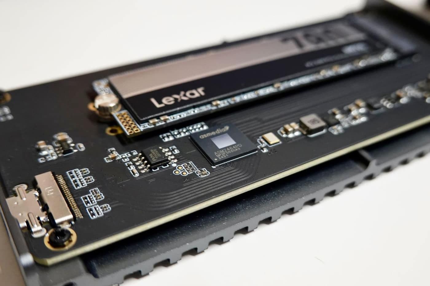 Ổ SSD M.2 trên bo mạch laptop