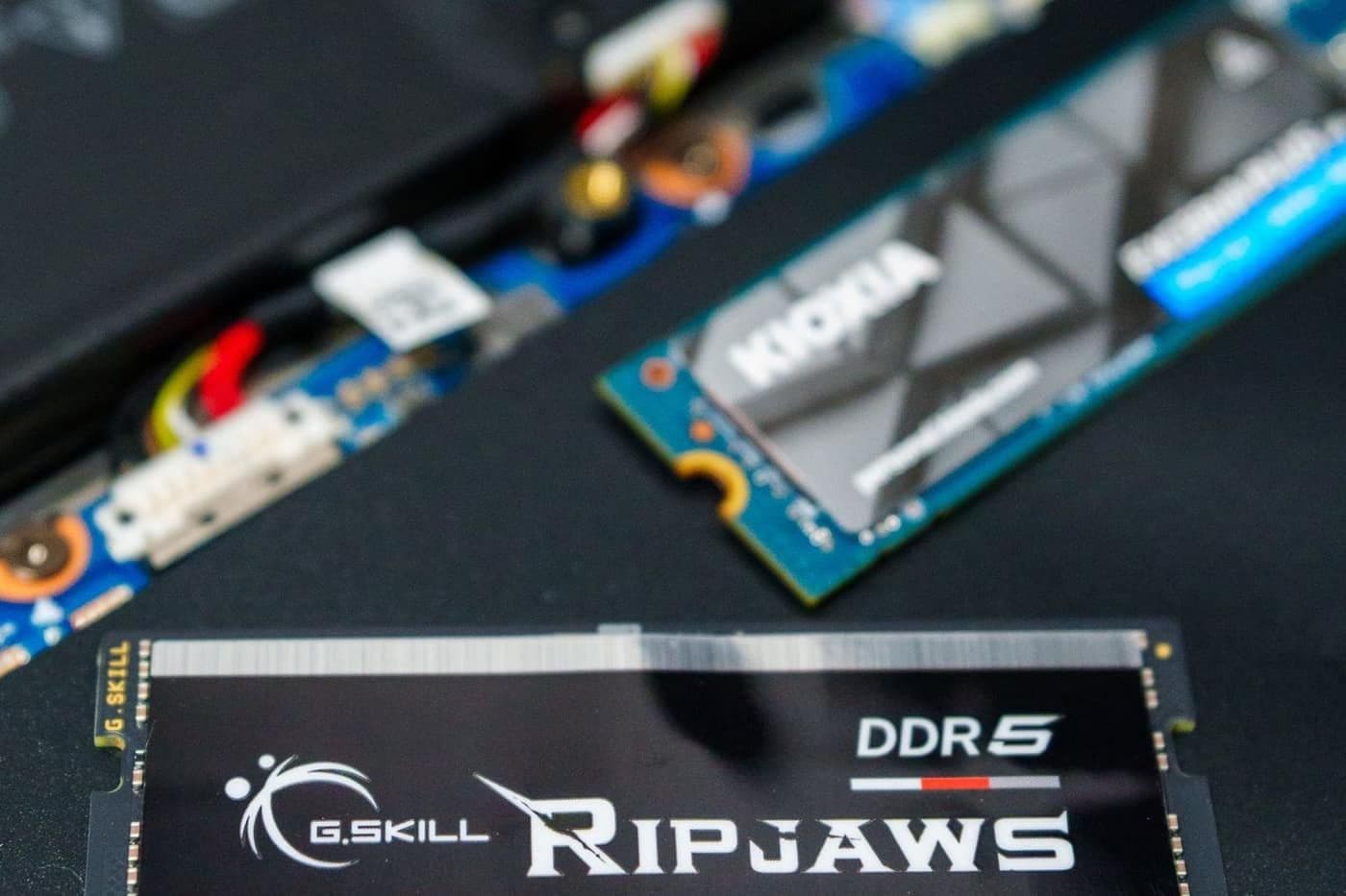 Thanh RAM laptop gắn trên bo mạch
